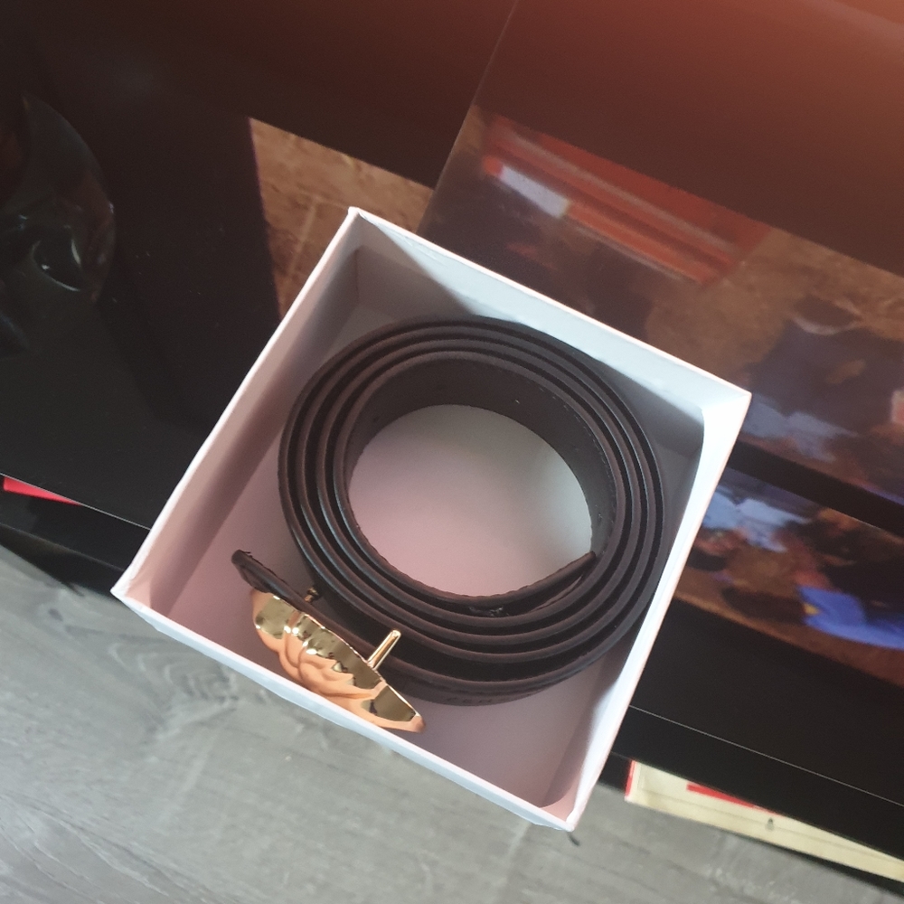 Versace - Picture 3 of 4